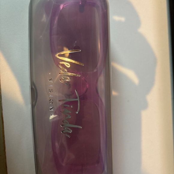 NWT Clear pink trendy sunglasses - Picture 2 of 3